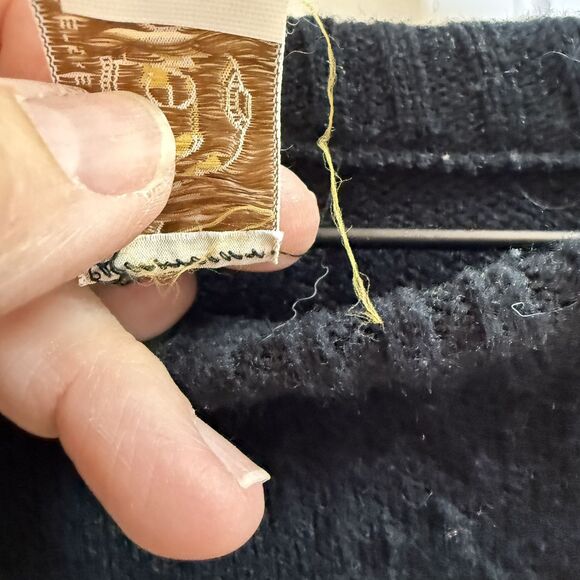 VTG 1984 Cliff Engle IOWA HAWKEYES KNIT SWEATER Adults XL Made in USA 25” X 26” - Picture 5 of 8